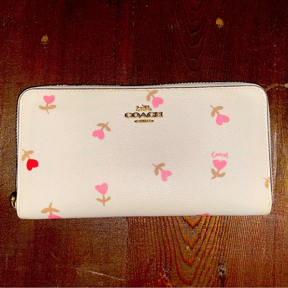 Coach wallet Cute heart flower design
